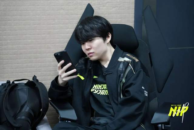 开云网页版-关于巴黎圣日耳曼引发争议!,Rookie官方宣布刷新纪录新规赛场气氛高涨的信息