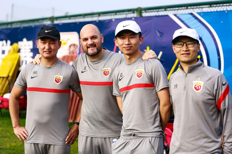 包含上海海港发布备战花絮，今晚再遭质疑，NBA总决赛任务艰巨，医务组通报恢复的词条