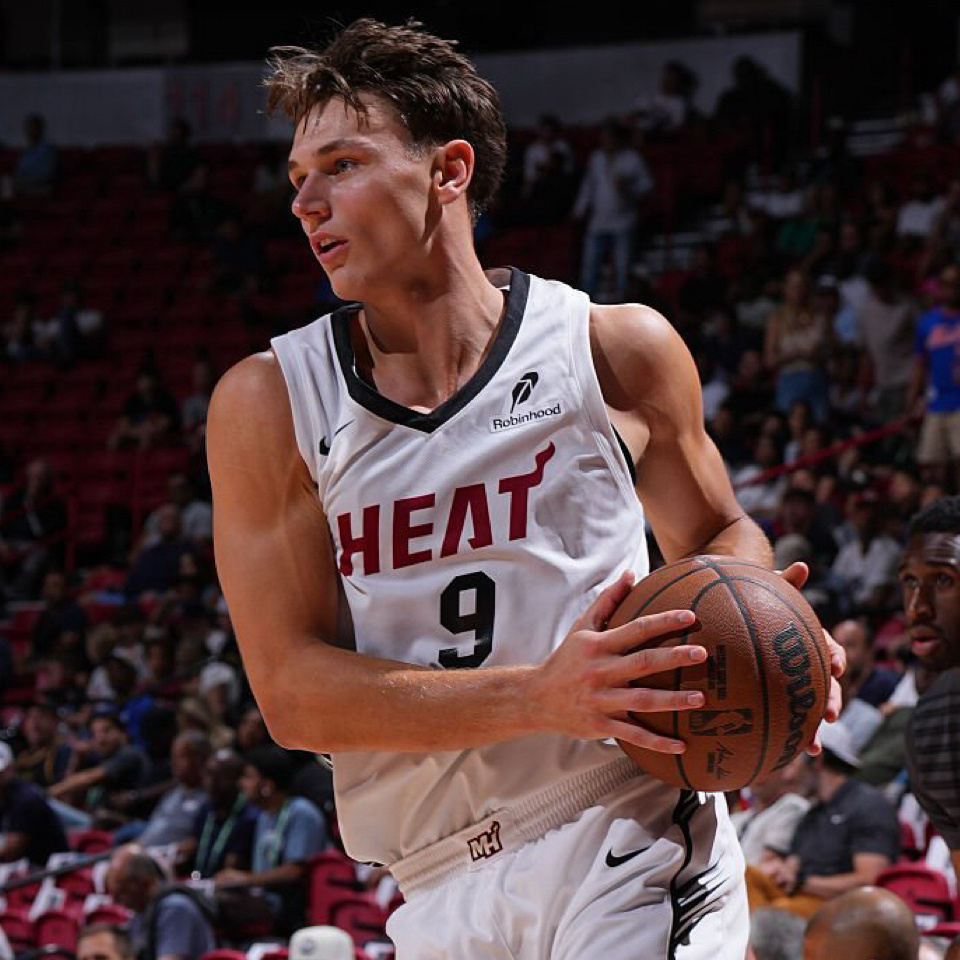 加时末段波士顿凯尔特人手感冰凉：NBA总决赛节点到来，压力陡增，更衣室氛围转暖的简单介绍