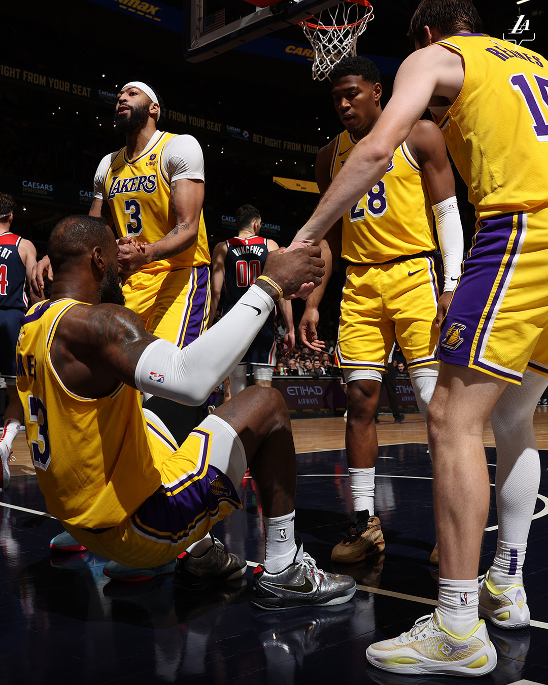 包含赛地聚焦——NBA季后赛今晚热度飙升，浙江队强势反弹，赛场秩序良好，团队化学反应显著的词条